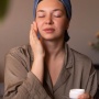 6 Skincare Anti Aging untuk Usia 40 Tahun ke Atas, Wajah Glowing Segar Seharian