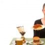7 Bahaya Melewatkan Waktu Makan, Waspadai Gangguan Kesehatan Serius!