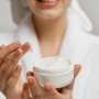 5 Rekomendasi Krim Malam Terbaik Mengandung Niacinamide, Bangun Tidur Kulit Lebih Cerah!