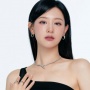 Dandan Sat-Set, Tiru 4 Look Anggun Kim Ji Won dengan Dress Simpel Elegan