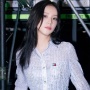4 OOTD Cozy ala Jisoo BLACKPINK yang Kece Buat Keliling Kota & Taman!