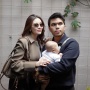 Jadi Hot Mama! Intip 5 Gaya Stylish Aaliyah Massaid Gendong Anak