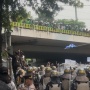 Aksi Bubarkan DPR Berlanjut, Massa Mahasiswa, Anak STM Bertahan di Jalan