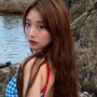 Main ke Pantai Lebih Fashionable dengan 4 Inspirasi OOTD ala Yeojin LOONA