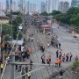 Ricuh Demo DPR Meluas, Massa Duduki Jalur KRL di Pejompongan