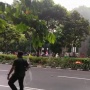 Kericuhan Demo di DPR Meluas ke Jalan Asia Afrika, Molotov Meletus di Tengah Aksi!