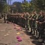 Khusyuk di Tengah Kericuhan, TNI Tunaikan Salat Magrib saat Brimob Tembakkan Gas Air Mata