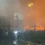Benteng DPR Jebol Dini Hari! Hujan Petasan Balas Imbauan Damai Polisi