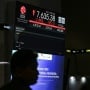 Investor Wajib Waspada! OJK Imbau Jangan Telan Mentah-mentah Rumor Unjuk Rasa