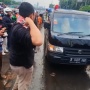 Bukan Cuma Ambulans, Suzuki Carry Ini Punya 'Hak Istimewa' di Tengah Lautan Massa Demonstrasi