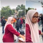 Bukan Lari saat Demo Mau Ricuh, Mahasiswi Ini Pasang Badan Untuk Penjual Kue Ape