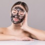 5 Clay Mask Charcoal untuk Bersihkan Pori-Pori Wajah, Ampuh Angkat Komedo!