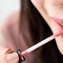 5 Rekomendasi Liquid Lipstick dengan Hasil Glossy yang Tahan Lama, Tak Perlu Repot Touch Up
