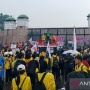 Sopir Ojol Berapi-api Orasi saat Demo Massa Mahasiswa di DPR: Ingat, Semua Kawal Tuntutan Rakyat!