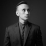 10 Prompt Gemini AI Edit Foto Potrait Hitam Putih Elegan untuk Profil Linkedin