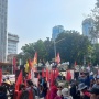 Demo Hari Tani di Depan BSI Tower, Massa Kecewa Dihalangi Barikade Menuju Istana