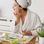 Cara Menghilangkan Flek Hitam Secara Alami, Pakai 10 Bahan Dapur Ini!