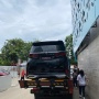 Istri Lahiran, Billy Syahputra Hadiahi Alphard Hitam Kinclong! Pesannya di Kaca Bikin Baper!