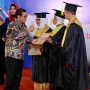 Keseruan Oma Ilah dan Opa Sutarto Ikut Sekolah Lansia