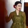7 Potret Ariel Tatum Berkebaya yang Bisa Jadi Inspirasi, Anggun dan Elegan