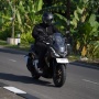 Cuaca dan Jalanan Berubah Cepat? Begini Cara Honda ADV160 Melindungi Pengendaranya