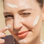 Sunscreen Apa yang Bagus untuk Musim Hujan? Ini 5 Pilihan Produk Termurah Mulai Rp18 Ribuan