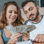Bucin Tetap Jalan, Cuan Ikut Aman: Tips Nabung Bareng Pacar