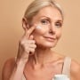 7 Sunscreen Terbaik untuk Flek Hitam Usia 50 Tahun, Atasi Garis Penuaan