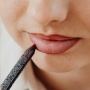 5 Rekomendasi Lip Liner Terbaik 2025: Bikin Bibir Penuh dan Flawless