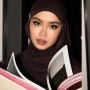 Tampil Anggun Setiap Hari? Intip Gaya Hijab Elegan ala Sashfir!