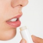 5 Rekomendasi Lip Balm dengan SPF untuk Hadapi Cuaca Panas Ekstrem: Anti Kering dan Pecah-Pecah