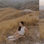 Pecinta Alam Wajib Intip! 4 OOTD Traveling Raline Shah Stylish dan Simple