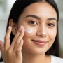 5 Sunscreen yang Gak Lengket di Wajah, Nyaman Dipakai saat Cuaca Panas