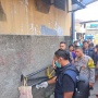 Memilukan! Dikira Sampah, Jasad Bayi Ditemukan Tergantung di Portal Gang Sempit Bekasi