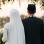 Hukum Pakai Nama Suami di Belakang Nama Istri, Apakah Boleh dalam Islam?
