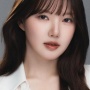 4 Mix and Match Outfit Putih ala Yerin, Biar Daily Look Kamu Makin Kalem!
