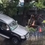 Gagal Dievakuasi, Mobil SUV Hitam Malah Tercebur di Aliran Sungai Daan Mogot Kebon Jeruk