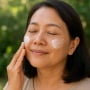 7 Rekomendasi Sunscreen Mengandung Alpha Arbutin untuk Hilangkan Flek Hitam di Usia 40 Tahun