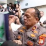 Ricuh di PN Jaksel: Polisi dan Pendukung Aktivis Khariq Anhar Saling Dorong Rebut Poster