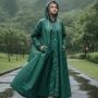 5 Jas Hujan Muslimah: Stylish tapi Tetap Syar'i, Cocok untuk Hijabers di Musim Hujan