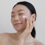7 Rekomendasi Moisturizer Terbaik di Musim Hujan agar Kulit Tetap Lembap