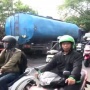 Jalan Cakung-Cilincing Luber Minyak Goreng usai Truk Terguling, 20 Pemotor jadi Korban