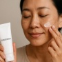 5 Sunscreen Mengandung Kolagen untuk Mengencangkan dan Samarkan Flek Hitam di Usia 50-an