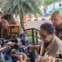 Didampingi Pendeta, Ibu dan Kakak Onad Tertunduk Lesu Saat Datang Menjenguk ke Kantor Polisi