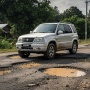 Mobil Sekelas Fortuner: Suzuki Escudo XL-7, SUV V6 Aman  Jalan Berlubang untuk Orang Lapangan