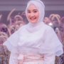 5 Inspirasi OOTD Hijab Playful ala Fatin Shidqia, Bikin Hangout Makin Seru