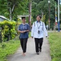 Ibu-Ibu Mekaar, Pahlawan Ekonomi Keluarga Indonesia: Tak Berjubah, Namun Berjuang