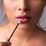 5 Lipstik Satin untuk Wanita Usia 40-an, Bibir Jadi Lembut dan Bercahaya