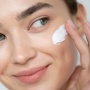 6 Moisturizer Ceramide untuk Wanita Usia 50 Tahun ke Atas, Jaga Kulit Tetap Lembap dan Kenyal