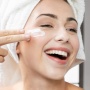 7 Sunscreen untuk Kulit Berminyak Sekaligus Samarkan Flek Hitam, Cocok buat Remaja hingga Usia 40-an